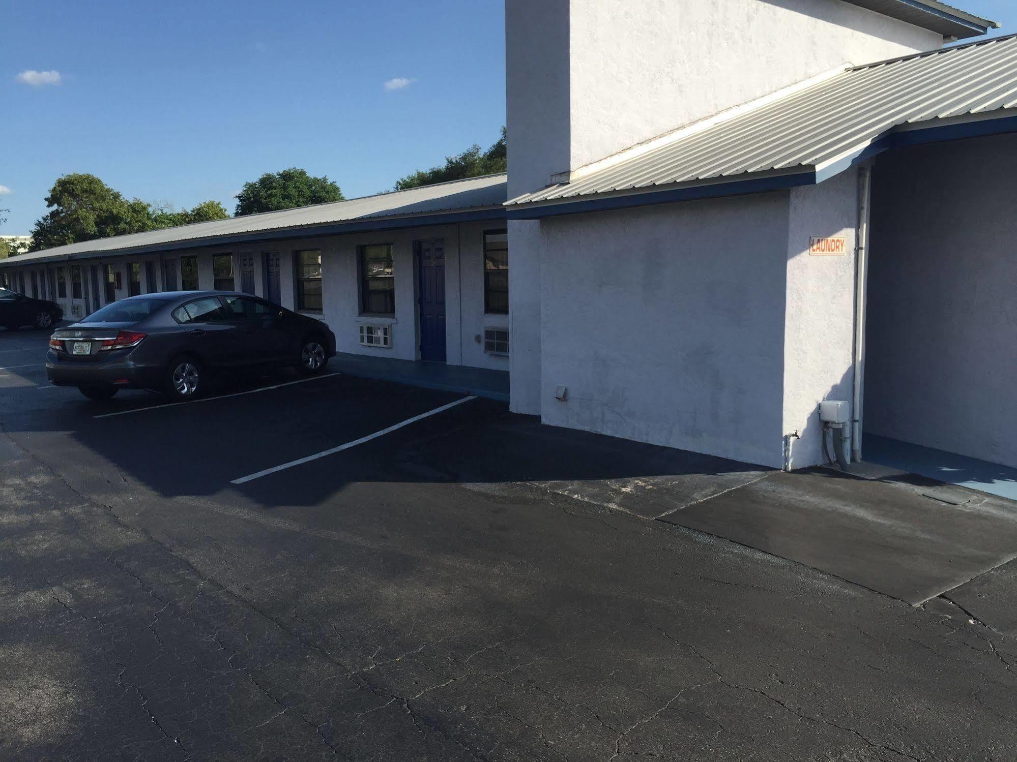 Sebring Inn Exterior foto